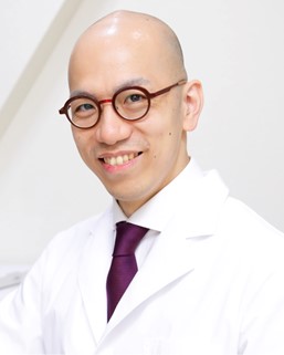 English-friendly STD specialist doctor at Ginza Hikari Clinic